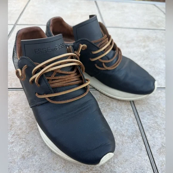 ESSEutESSE black leather sneakers